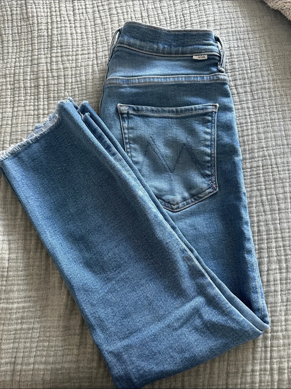 MOTHER insider crop step fray